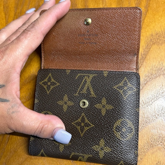 Authentic Louis Vuitton compact wallet - Picture 7 of 10